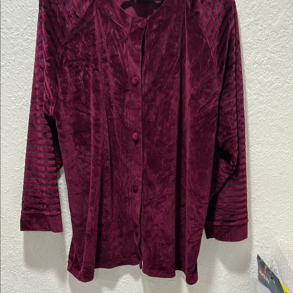 Linda Clifford women’s Burgundy Velvet Cardigan size 40/42 GUC - Picture 3 of 10
